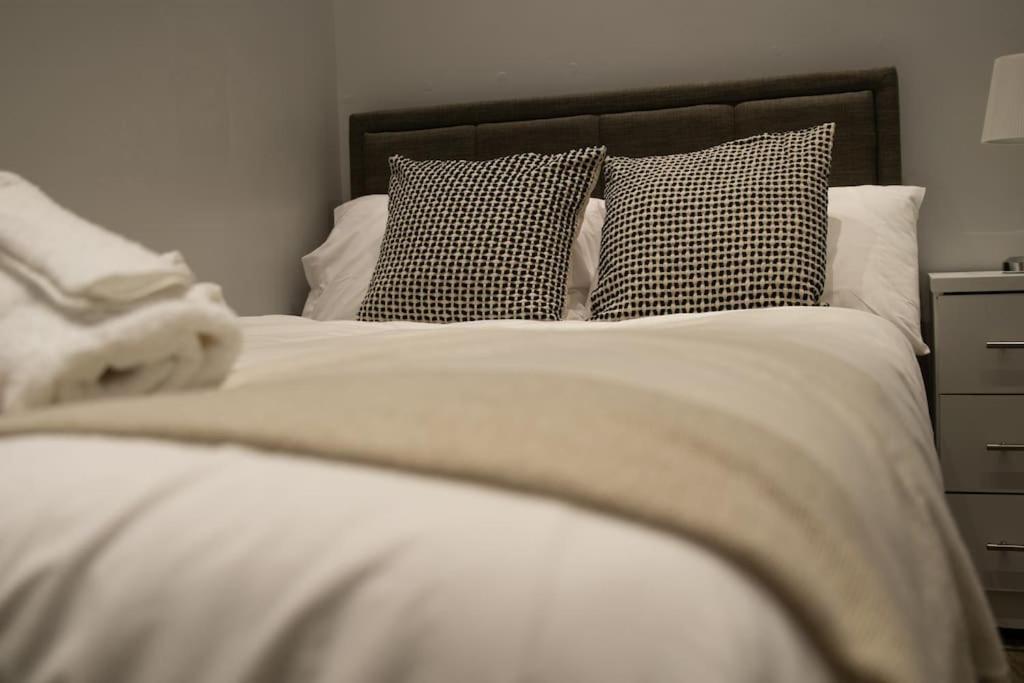 Spacious Apartment In City Centre - Free Parking Нотингам Екстериор снимка