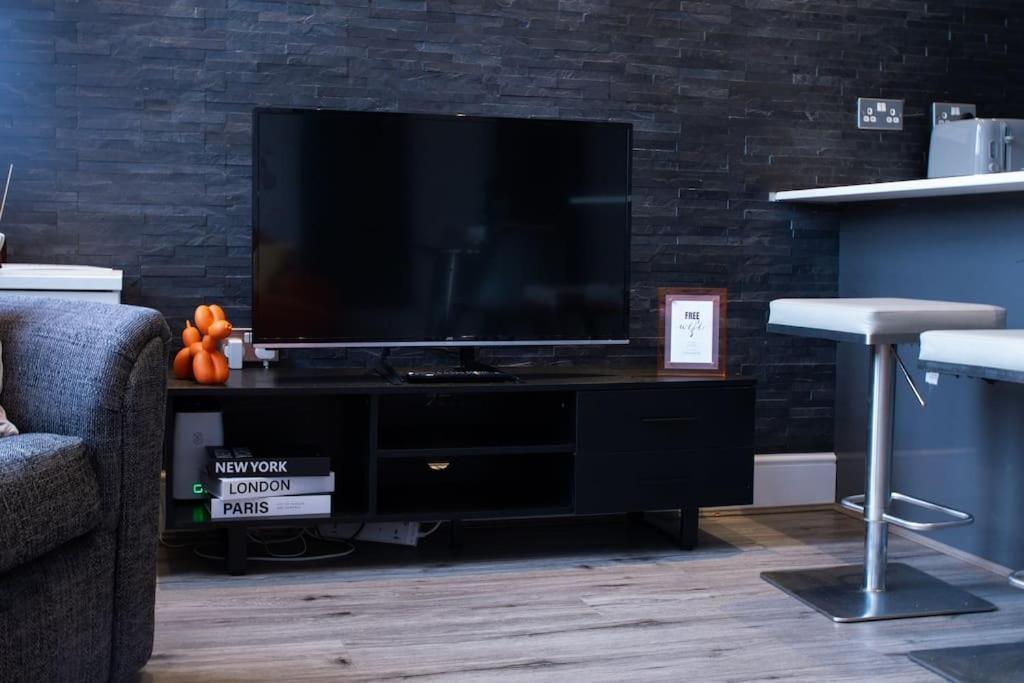 Spacious Apartment In City Centre - Free Parking Нотингам Екстериор снимка